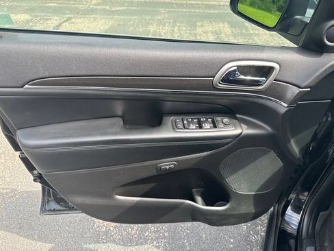 Used 2018 Jeep Grand Cherokee Limited AWD/4WD image 10