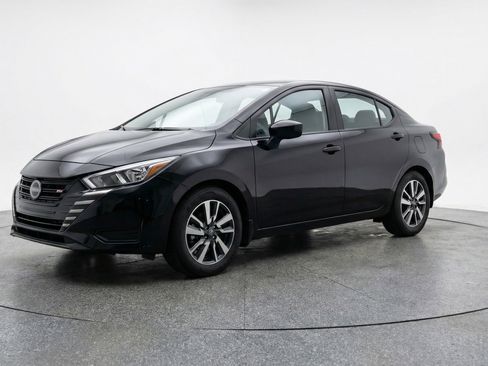 Used 2025 Nissan Versa SV image 3
