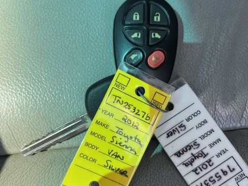 Used 2012 Toyota Sienna XLE FWD image 38