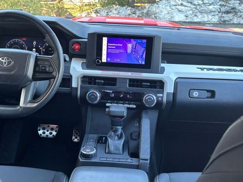 Used 2024 Toyota Tacoma TRD Sport image 17