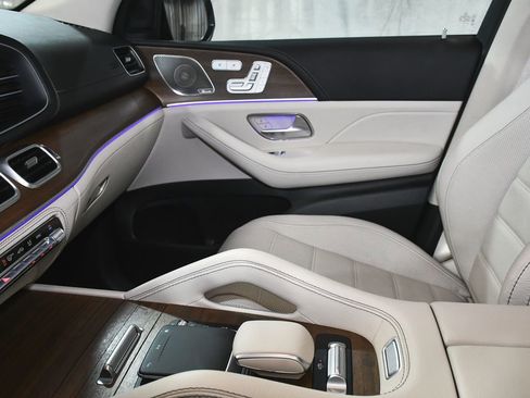 Used 2023 Mercedes-Benz GLS 580 4MATIC w/ Warmth & Comfort Package image 53