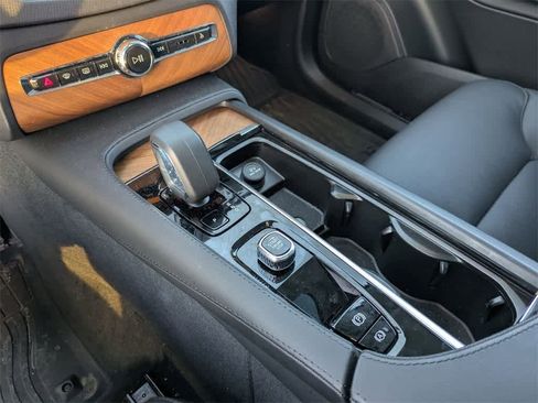 Used 2025 Volvo XC90 T8 Plus w/ Protection Package Premier image 32