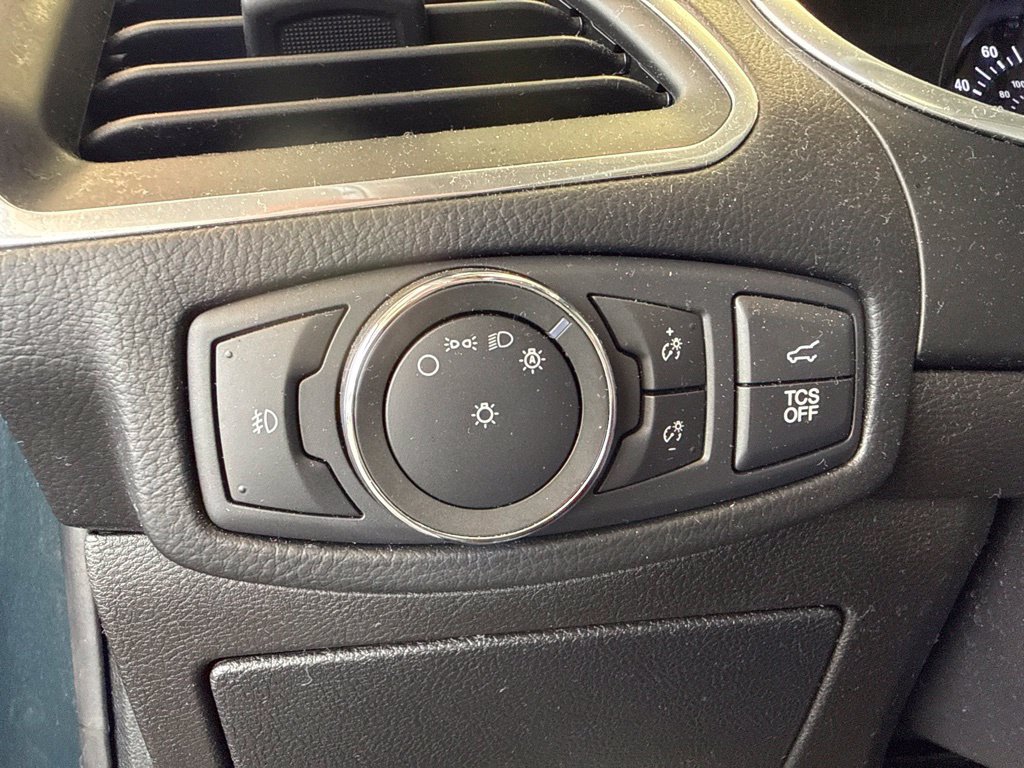 Used 2019 Ford Edge Titanium w/ Cold Weather Package AWD/4WD image 15