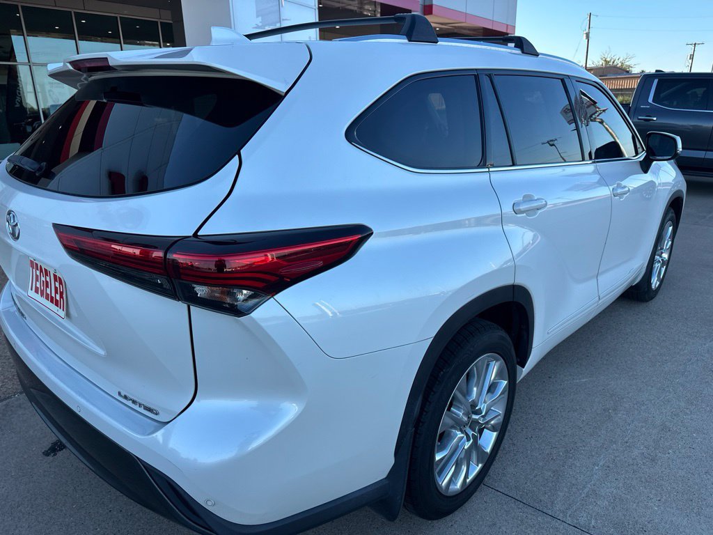 Used 2020 Toyota Highlander Limited FWD image 7