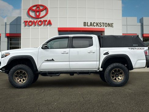 Used 2021 Toyota Tacoma TRD Off-Road AWD/4WD image 6