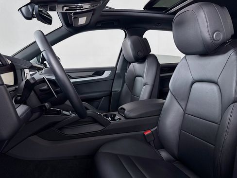 Used 2024 Porsche Cayenne image 16