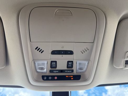 Used 2019 Buick Enclave Essence AWD/4WD image 32