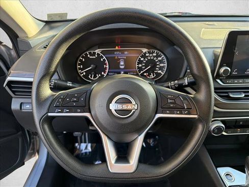 Used 2024 Nissan Altima 2.5 SV image 14