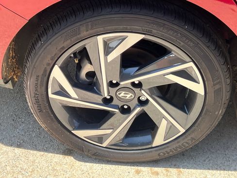 Used 2025 Hyundai Elantra Sport FWD image 17
