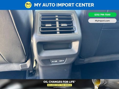 Used 2025 Volkswagen Tiguan SE AWD/4WD image 27