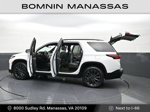 Used 2022 Chevrolet Traverse RS FWD image 43