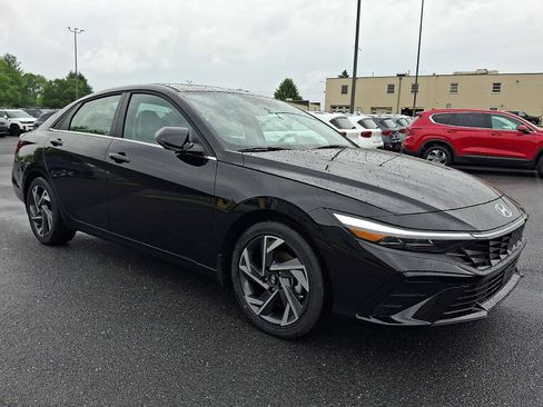 New 2026 Hyundai Elantra Limited FWD image 2