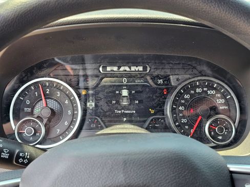 New 2026 RAM 1500 Express AWD/4WD image 9