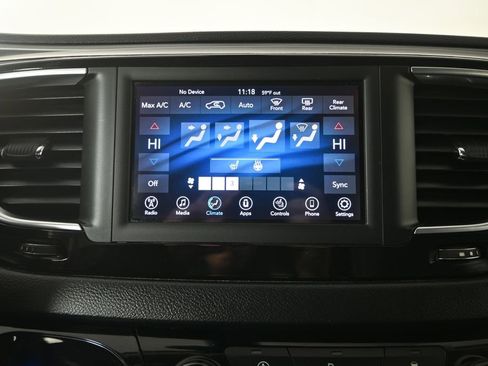 Used 2020 Chrysler Pacifica Touring-L image 30