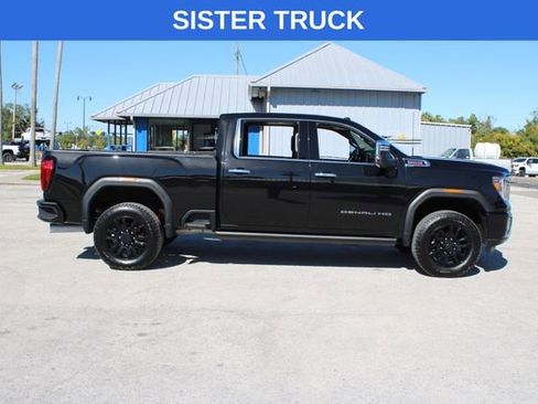 Used 2022 GMC Sierra 2500 Denali w/ Denali Black Diamond Edition image 12