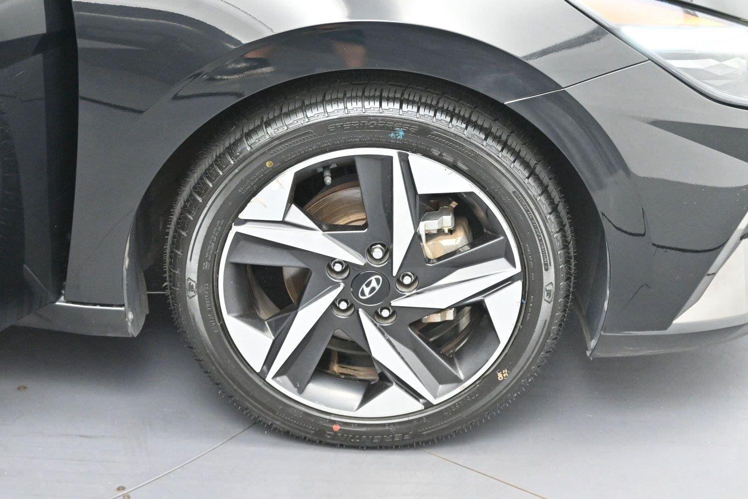 Used 2021 Hyundai Elantra Limited w/ Cargo Package FWD image 32