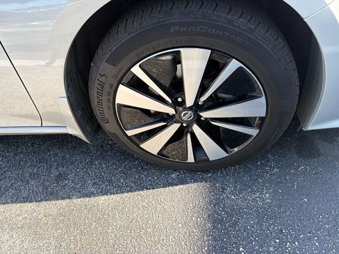 Used 2021 Nissan Altima 2.5 SV w/ SV Premium Package FWD image 11