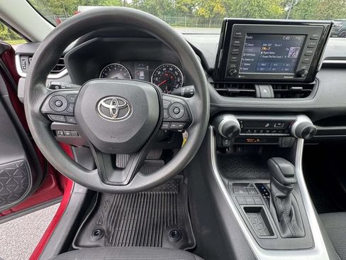 Used 2022 Toyota RAV4 LE FWD image 16