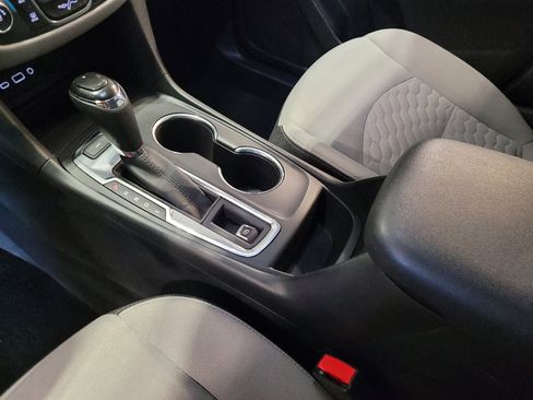 Used 2019 Chevrolet Equinox LS AWD/4WD image 26