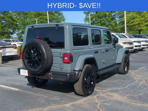 Used 2025 Jeep Wrangler Unlimited Sahara image 5