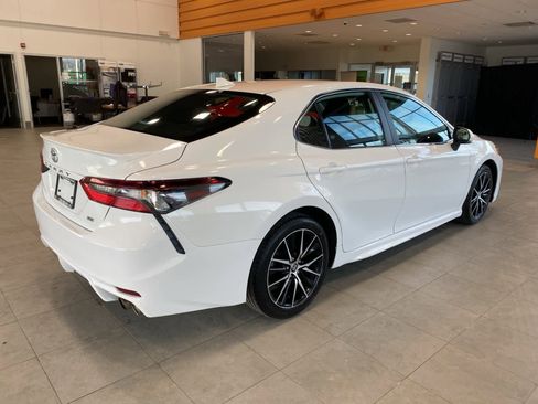 Used 2023 Toyota Camry SE image 5