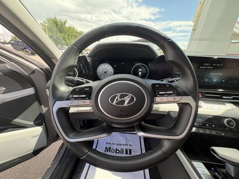 Used 2021 Hyundai Elantra Limited FWD image 23