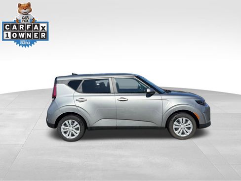 Used 2025 Kia Soul LX image 4