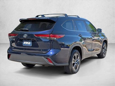 Used 2023 Toyota Highlander XLE FWD image 5