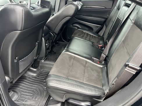 Certified 2022 Jeep Grand Cherokee Laredo X AWD/4WD image 24