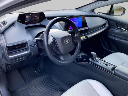 Used 2024 Toyota Prius XLE FWD image 17
