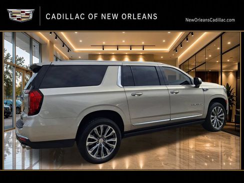 Used 2021 GMC Yukon XL Denali w/ Denali Premium Package RWD image 3