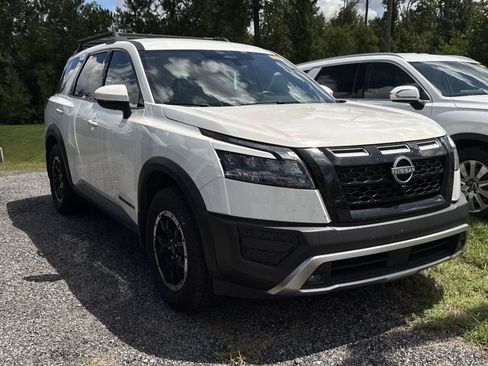 Used 2025 Nissan Pathfinder Rock Creek AWD/4WD image 2