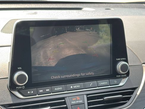 Used 2025 Nissan Altima 2.5 SV FWD image 14