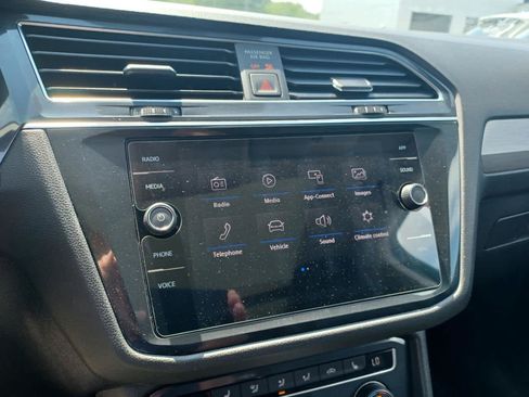 Used 2019 Volkswagen Tiguan SE w/ Panoramic Sunroof Package AWD/4WD image 11