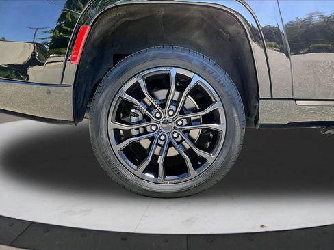 Certified 2024 Jeep Grand Wagoneer L Series II w/ Quick Order Packagew 28T AWD/4WD image 39