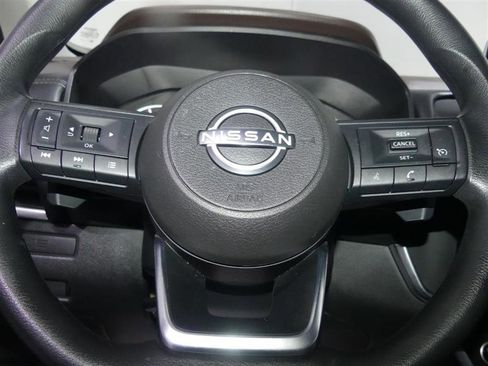 Used 2023 Nissan Rogue S AWD/4WD image 30