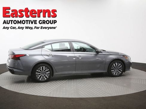 Used 2025 Nissan Altima 2.5 SV FWD image 43
