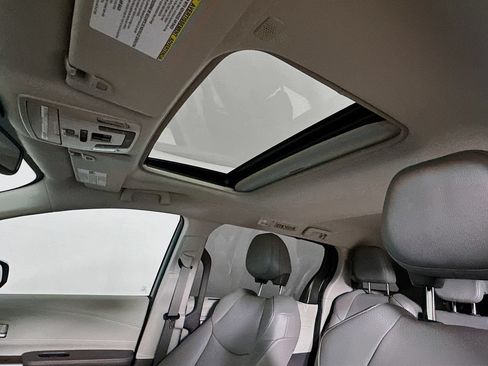 Used 2023 Toyota Sienna XLE FWD image 11