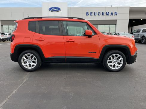 Used 2016 Jeep Renegade Latitude w/ Cold Weather Group image 8