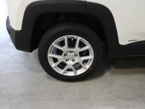 Used 2021 Jeep Renegade Latitude AWD/4WD image 33