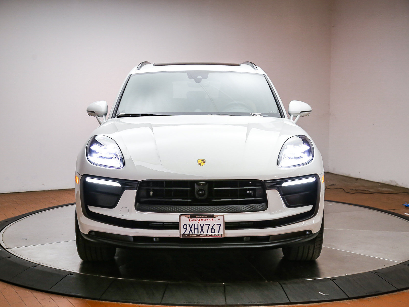 Certified 2026 Porsche Macan AWD/4WD image 3