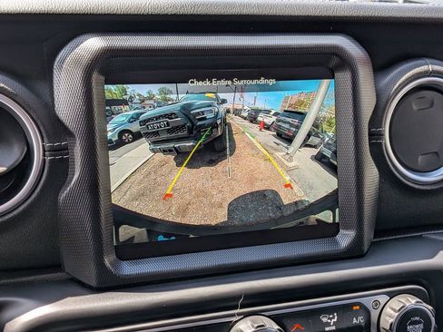 Used 2023 Jeep Wrangler Unlimited Sahara w/ Cold Weather Group AWD/4WD image 20