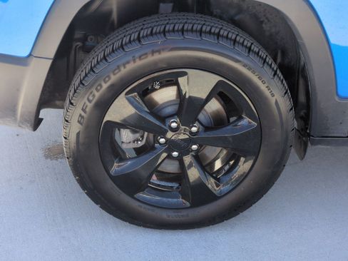 Used 2020 Jeep Cherokee Latitude Plus AWD/4WD image 13