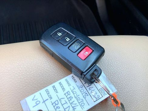 Used 2018 Toyota RAV4 Limited image 15