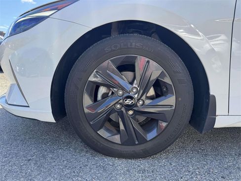 Used 2022 Hyundai Elantra Blue image 8