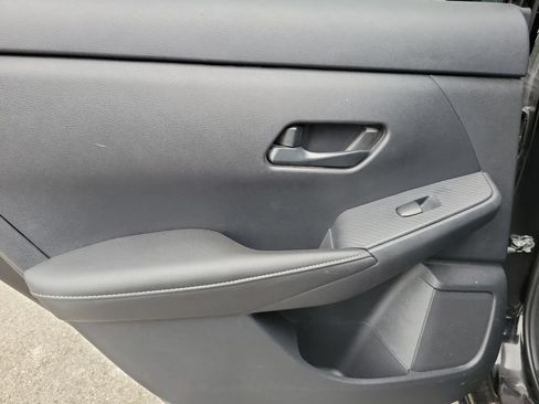 Used 2025 Nissan Sentra SV FWD image 16