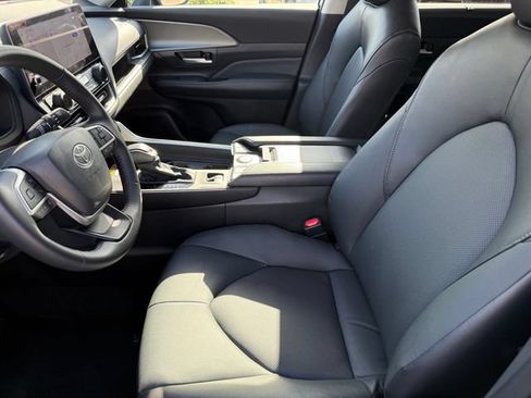 Used 2026 Toyota Grand Highlander FWD image 13