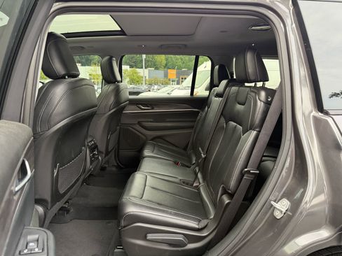 Used 2023 Jeep Grand Cherokee L Limited AWD/4WD image 26