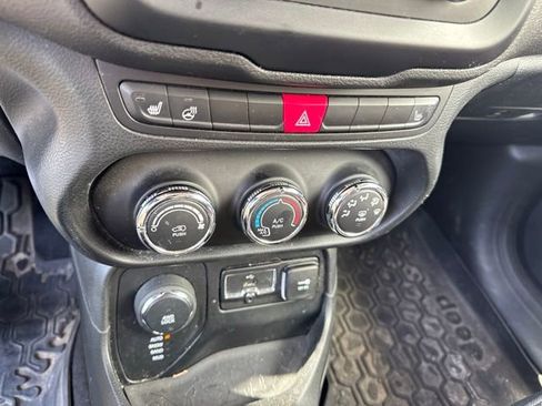 Used 2015 Jeep Renegade Latitude w/ Cold Weather Group AWD/4WD image 21