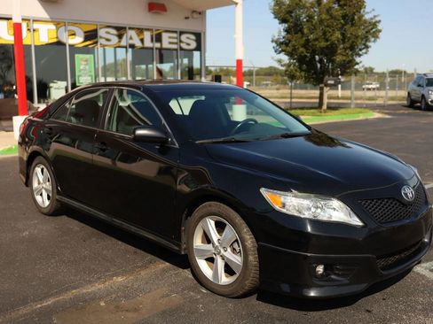 Used 2011 Toyota Camry SE w/ SE Extra-Value Pkg #1 image 3